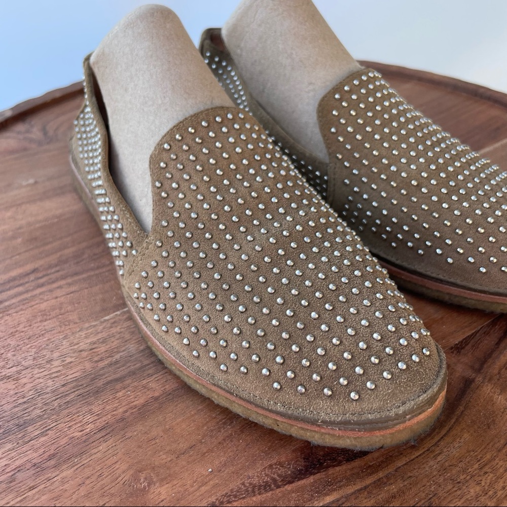 Vince Camuto Women Signature Alvita Studded Suede Slip-On Flats 6.5 Tobacco - Picture 1 of 11